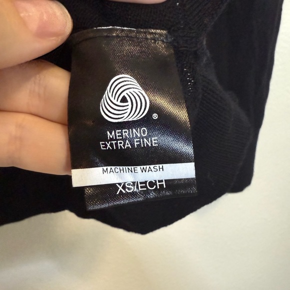 Katherine Barclay 100% Merino Wool Black Long Sleeve V Neck Sweater Top Size XS - Picture 9 of 10